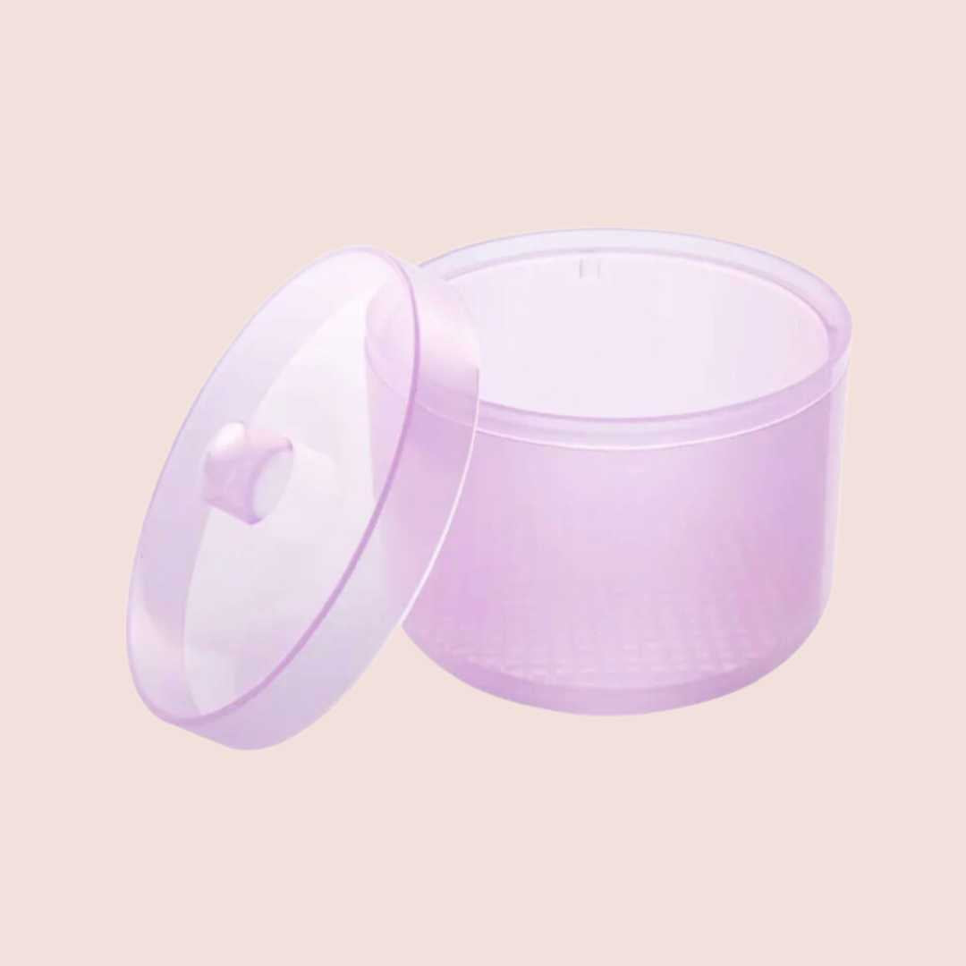 Disinfection container with sieve insert