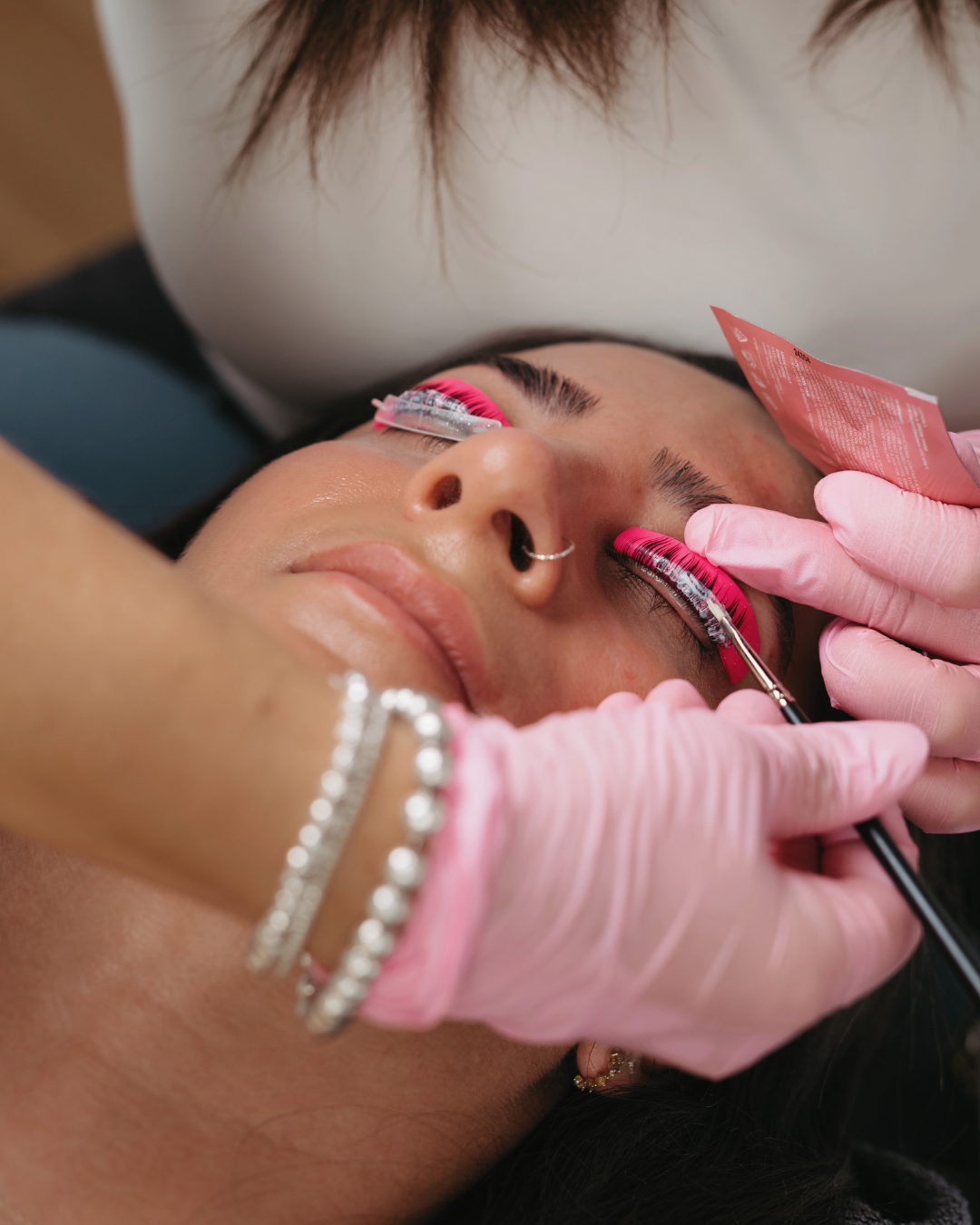 Anwendung EasyLift Pro Wimpernlifting Lotion bei Lash Lift Behandlung für ein schonendes Lifting