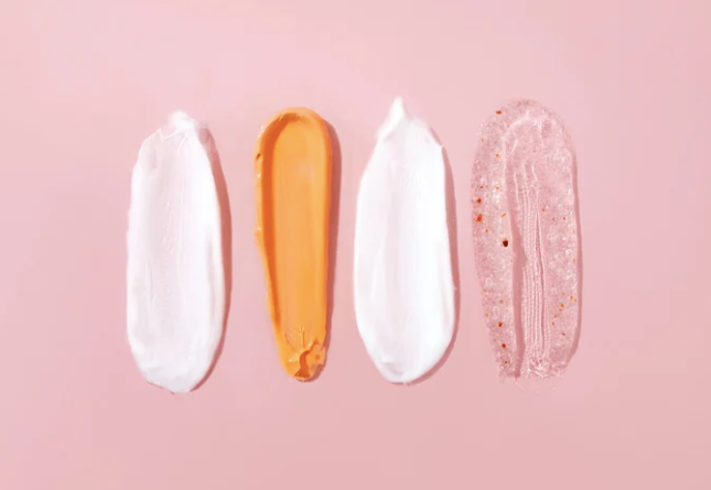 EasyLift Cysteamin-Lotion die nach der Anwendung kombiniert werden kann, um geschmeidige und gestärkte Wimpern und Brauen zu erzielen