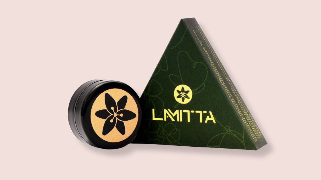 Wimpernlifting Balm für das Hochlegen der Wimpern auf das Silikonpad 